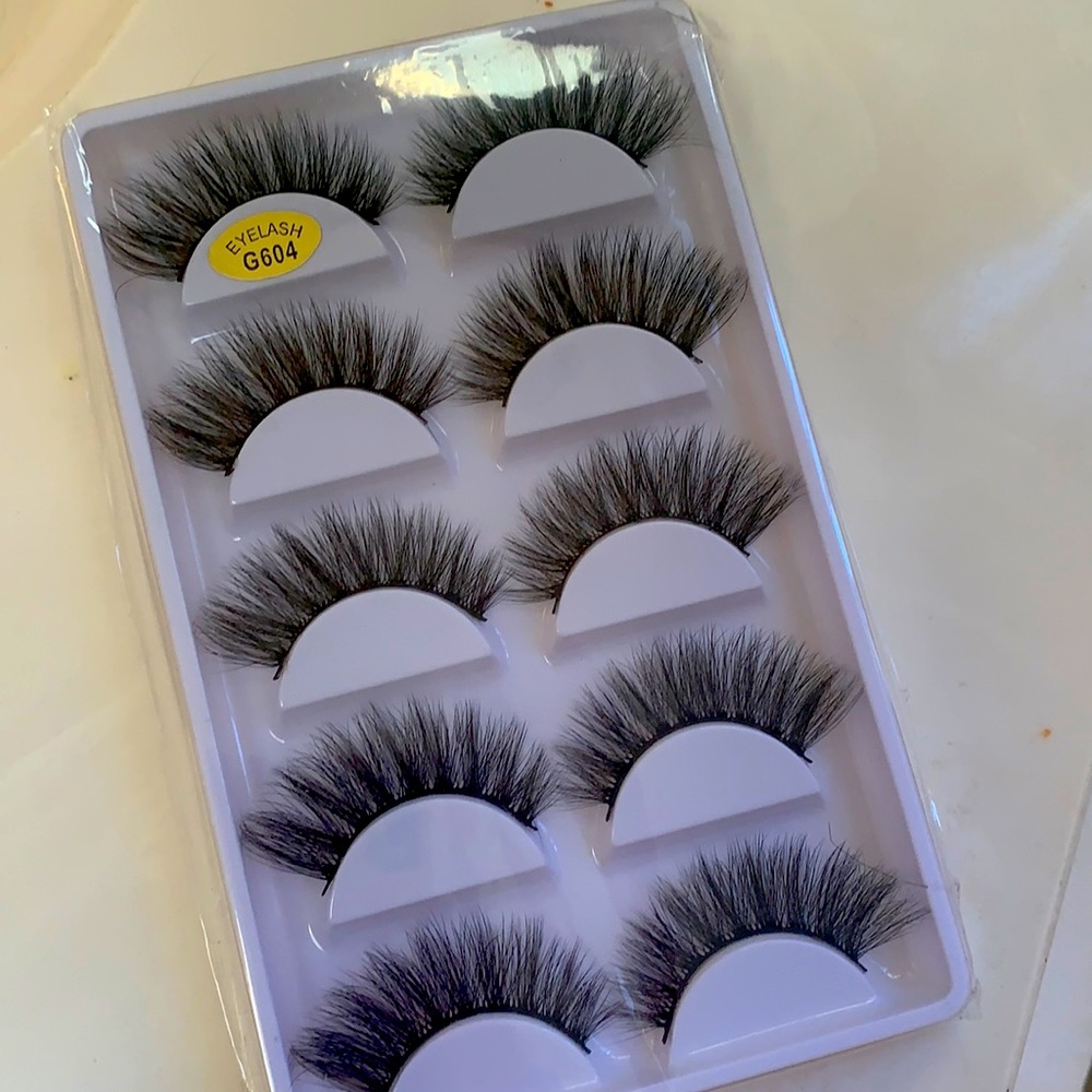 False eyelashes